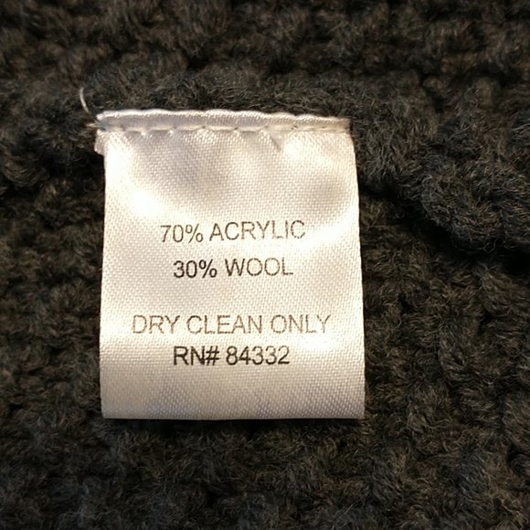 Sisters Sweater Cape - Picture 6 of 6